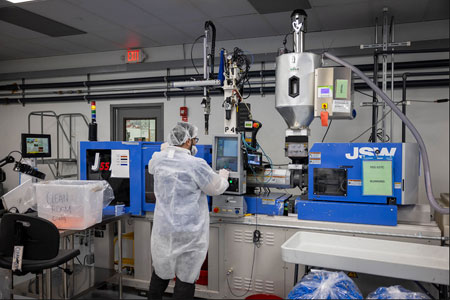DEMGY Chicago - Injection molding in clean room 